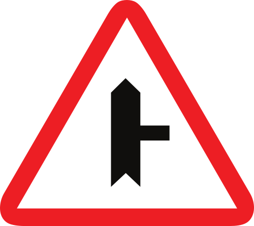 Señal vertical de advertencia de peligro en intersección con prioridad sobre vía a la derecha