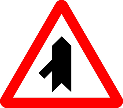 Señal vertical de advertencia de peligro en intersección sobre incorporación por la izquierda