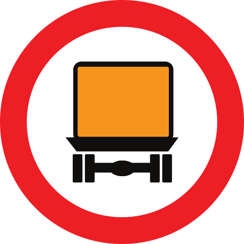 Señal vertical reglamentaria de entrada prohibida a vehículos que transporten mercancías peligrosas