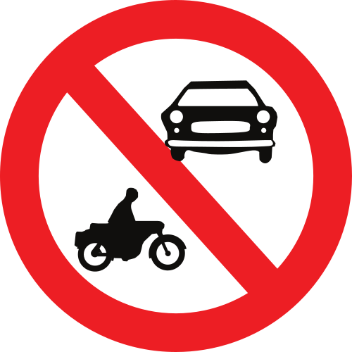 Señal vertical reglamentaria de entrada prohibida a vehículos de motor